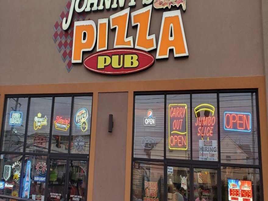 Johnny's Pizza & Pub