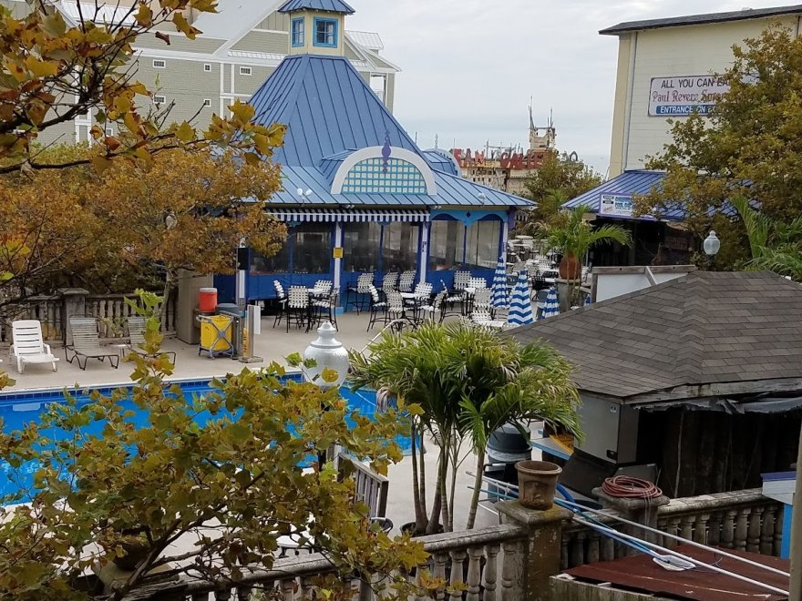 Caribbean Pool Bar
